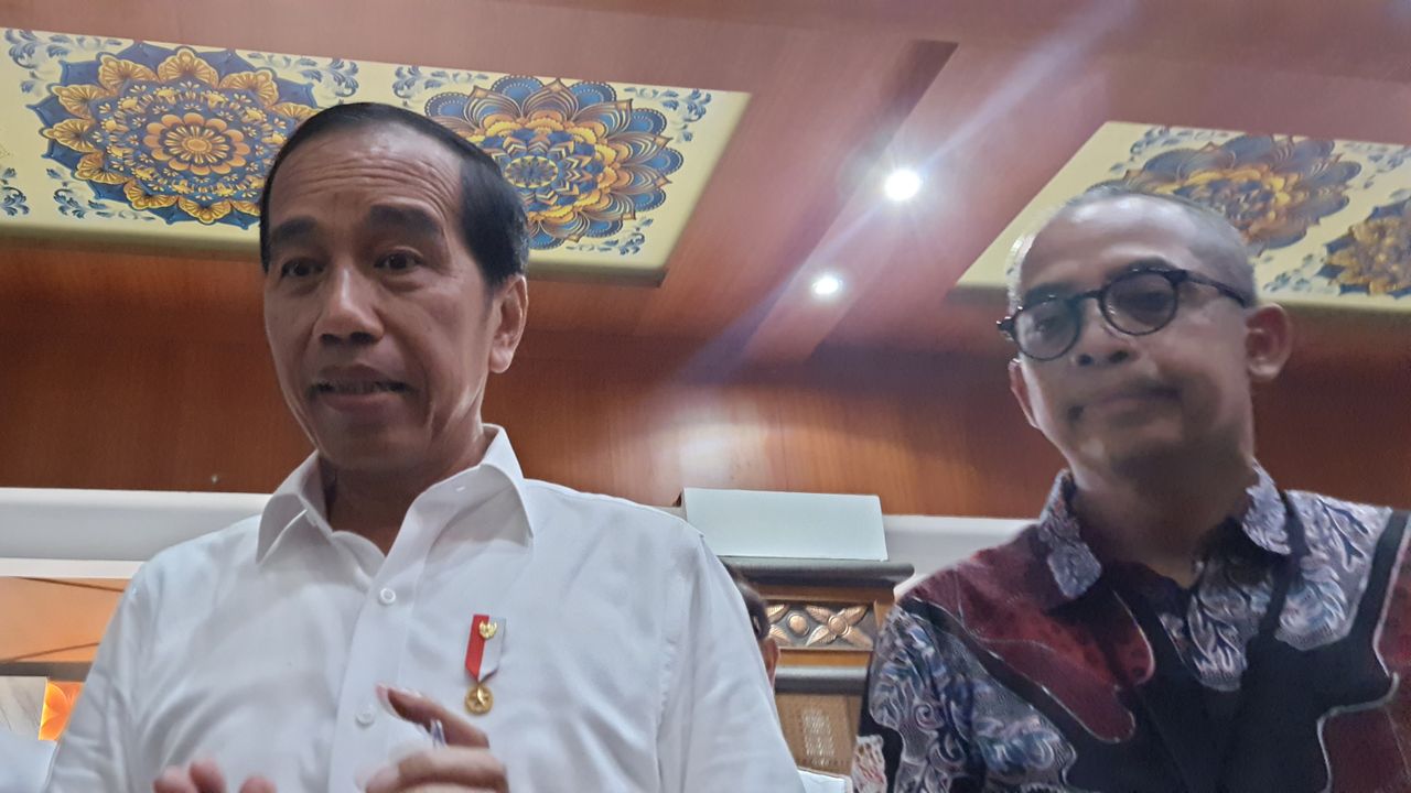 Sidak Kantor Pajak Solo Tanpa Ditemani Gibran, Jokowi: Saya Kaget Banyak yang Antre Padahal Sudah Online