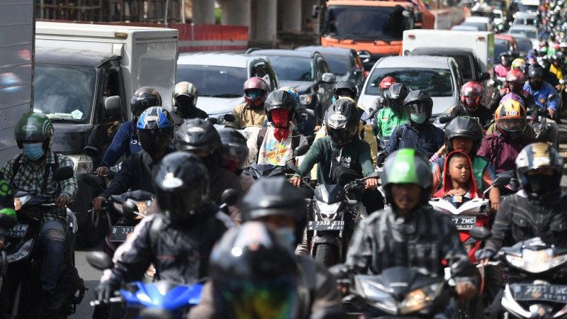 Macet dan Polusi Hajar Jakarta, PKS Andalkan Anies dan Kritik Keras Heru Budi