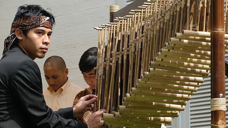 Cara Memainkan Angklung Bagi Pemula, Alat Musik Tradisional Khas ...