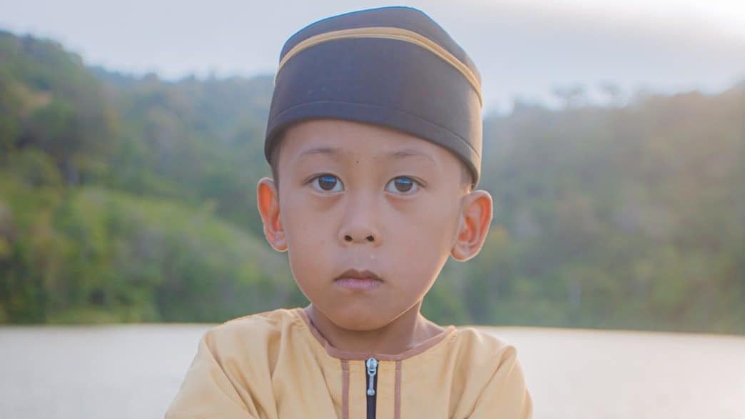 Bukan Anak Indonesia, Ini Profil Singkat Bocah Viral Im Kamaludin yang Suka Pamerkan Jari Tengah