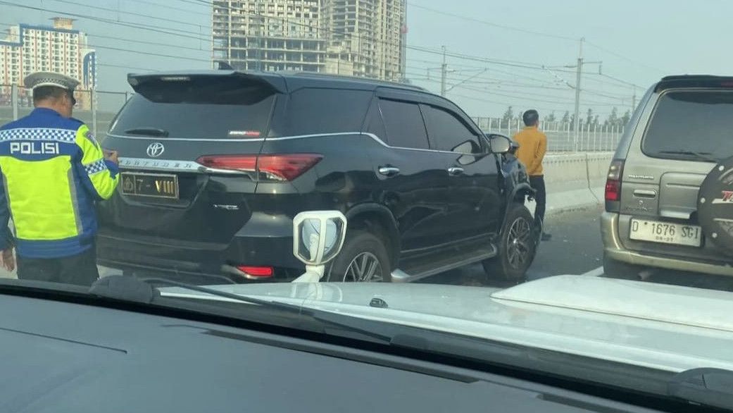 Mobil Fortuner Pelat Polri Tabrak Minibus di Tol MBZ, Kasusnya Berakhir Damai