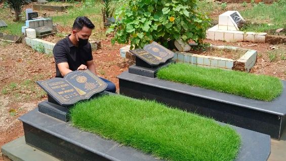 Tubagus Joddy Langsung Ziarah ke Makam Vanessa Angel dan Bibi Usai Dinyatakan Bebas Bersyarat