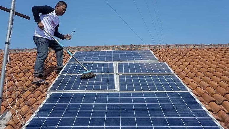Beberapa Sekolah di Solo Mulai Manfaatkan Panel Surya Sebagai Energi Terbarukan