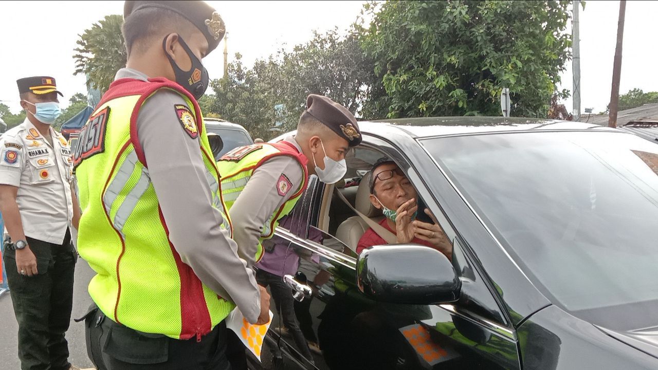 Personel Gabungan Lakukan Penyekatan 7 Titik di Bogor, Antisipasi Mudik Lebaran 2021