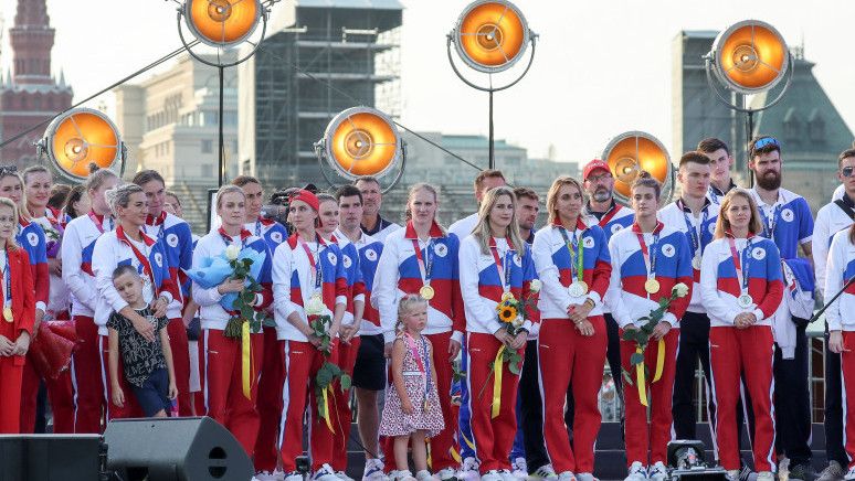 Tak Wakili Negara, Atlet Rusia Tetap Disambut Meriah Sepulang dari Olimpiade Tokyo