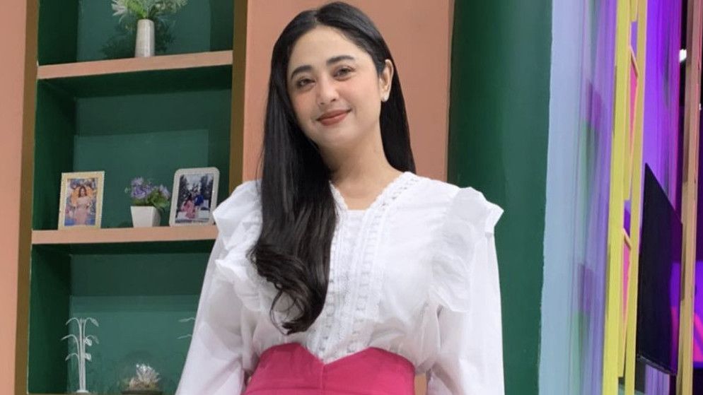 Dimintai Uang Rp100 Juta Saat Hendak Kurban, Dewi Perssik Singgung Anies Baswedan