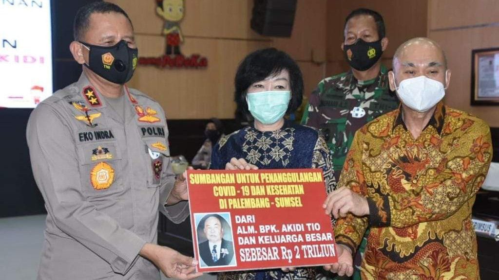 Donasi Rp2 T Tak Kunjung Datang, Keluarga Akidi Tio Sesumbar Pengen Sumbang Rp100 T, Warganet: Kasian Kalo Jokowi Kena Prank..