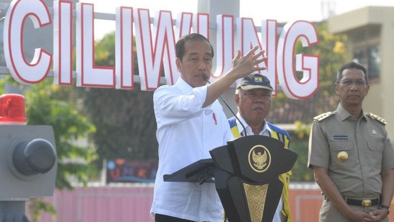Jokowi Sebut Pembangunan Sodetan Ciliwung Sempat Terhenti, Sindir Anies Baswedan?