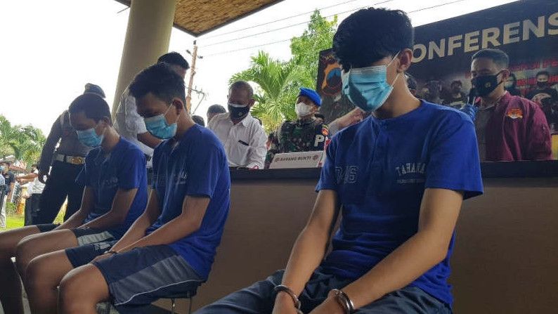 Sayang Junior, Pria Ini Bantu Adik-adiknya saat Tawuran Sekolah di Semarang