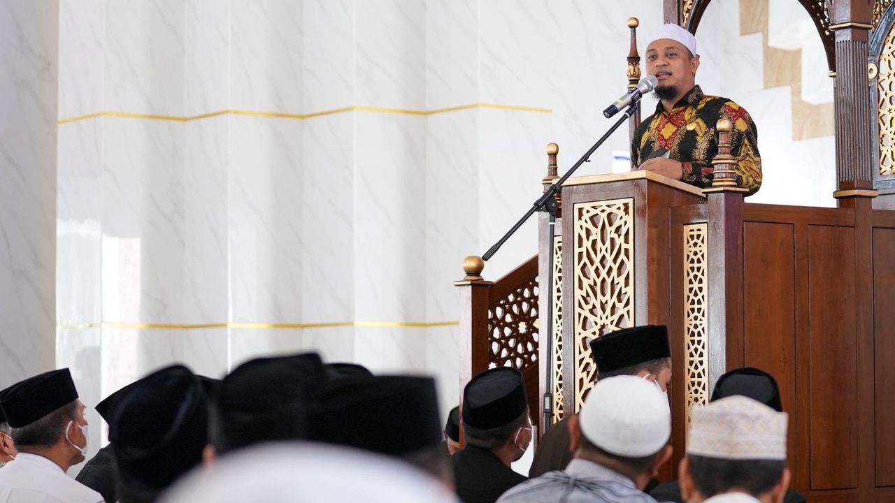 Gubernur Sudirman Berceramah di Masjid 99 Kubah Makassar, Jemaah: Pak, Benahi Parkiran...
