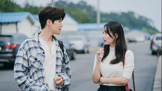 Cinta Segitiga hingga Asmara di Sekolah, Ini 5 Tipe Kisah Romantis di Drama Korea