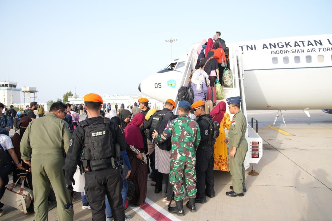 110 WNI di Sudan Berhasil Dievakuasi dengan Pesawat B-737 TNI AU