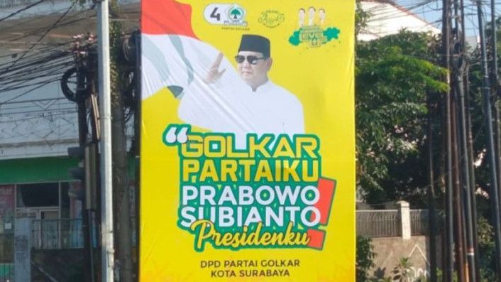 Golkar Pasang Baliho Prabowo dan Singgung Pemkot Surabaya soal Penertiban Alat Kampanye