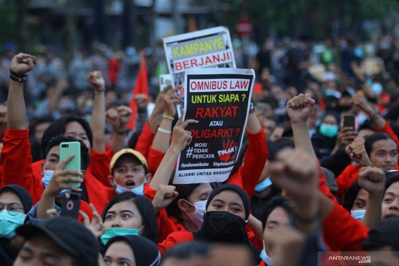 Tolak UU Cipta Kerja, Buruh 'Geruduk' DPRI RI Saat Pembukaan Masa Sidang