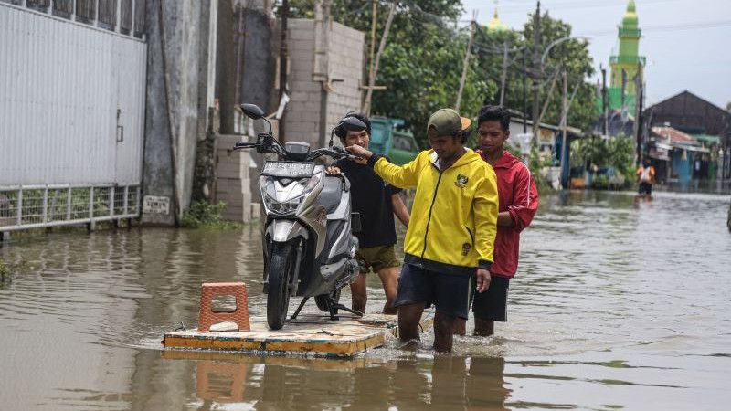 Prediksi Cuaca Hari Ini: Pesisir Kalimantan Selatan Waspada Banjir Rob, Surabaya Hujan Deras
