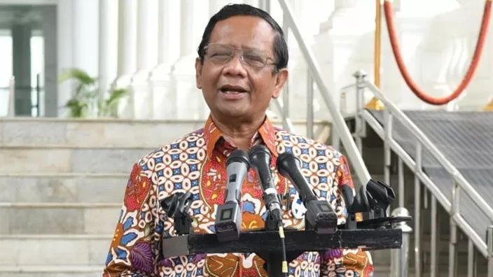 Menko Polhukam Bantah Isu Jokowi Meminta Maaf ke PKI: Itu Hoaks!