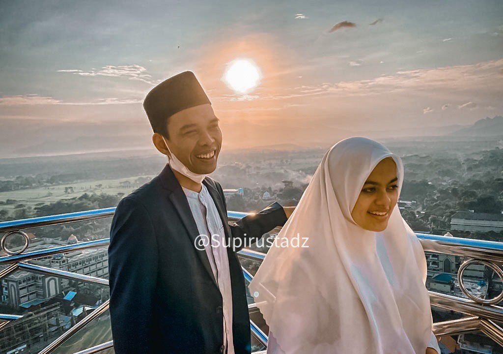 Ustaz Abdul Somad dan istrinya (Foto: Instagram/@supirustadz)