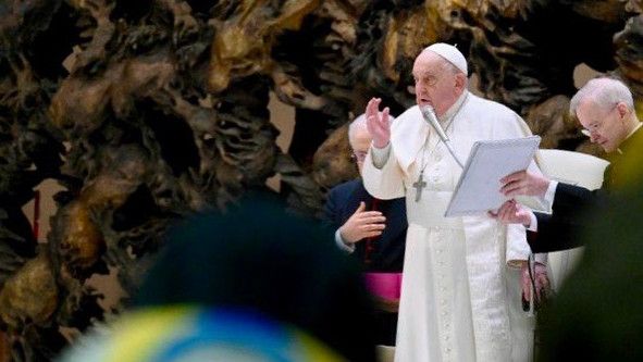 Minta Maaf Batal Pimpin Misa di Vatikan, Paus Fransiskus: Saya Perawatan Bronkitis