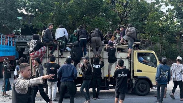 Nekat Datang ke Solo Tak Pakai Bus, 85 Suporter Bonek Dihukum Polisi