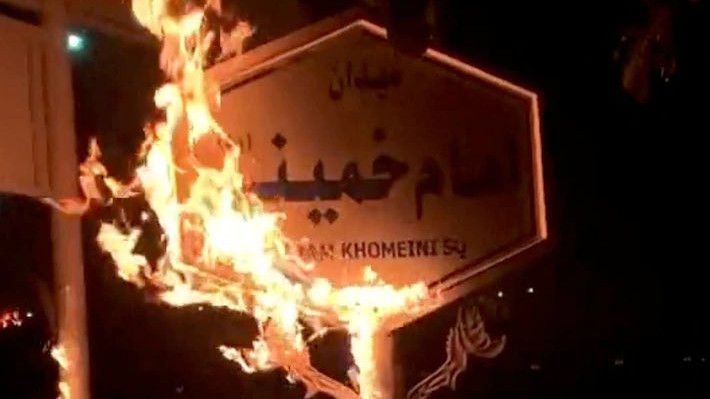 Protes di Iran Memanas, Rumah Khomeini Dibakar Pengunjuk Rasa