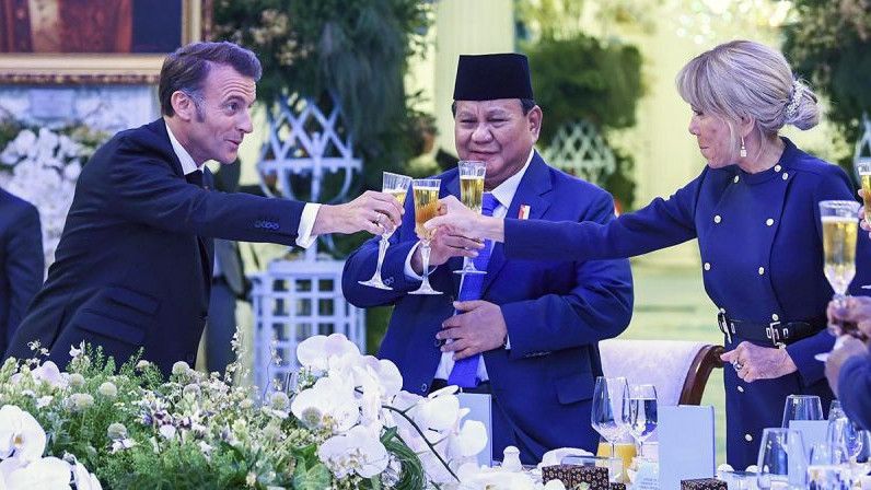 Heboh Minuman Prabowo dan Macron Diduga Beralkohol, Seskab Teddy: Itu Sparkling Apple Cider