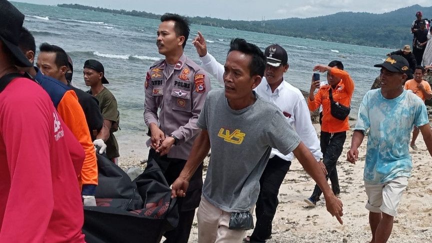 Seorang Remaja Ditemukan Tergeletak Dipinggir Pantai Paradis Carita Tangerang Usai 24 Jam Tenggelam