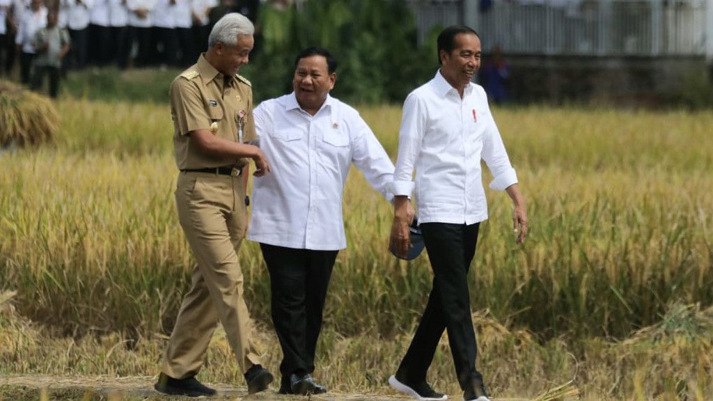 Jokowi-Prabowo dan Ganjar Mejeng Bertiga di Tengah Sawah, Mentan Asal Nasdem Tak Diajak