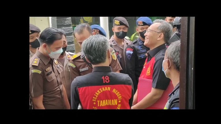 Momen Hendra Kurniawan dan Agus Nurpatria Bercanda dan Tertawa Sebelum Ikuti Sidang Obstruction of Justice