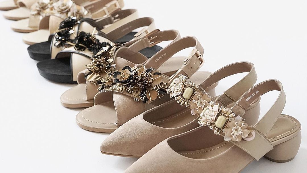 Berawal dari Iseng Jualan di Instagram, PVRA Brand Lokal Sepatu Flat Manik-Manik Sukses Menapak di London Fashion Week