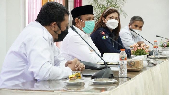 Pedas, Ferdinand Sindir Bupati Aceh Besar karena Tegur Perempuan Tak Berjilbab