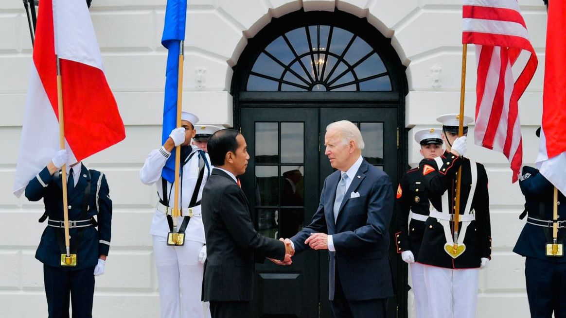 Kemarin Tak Disambut Pejabat Saat Tiba di Bandara, Kini Jokowi Disambut Langsung Joe Biden di Gedung Putih