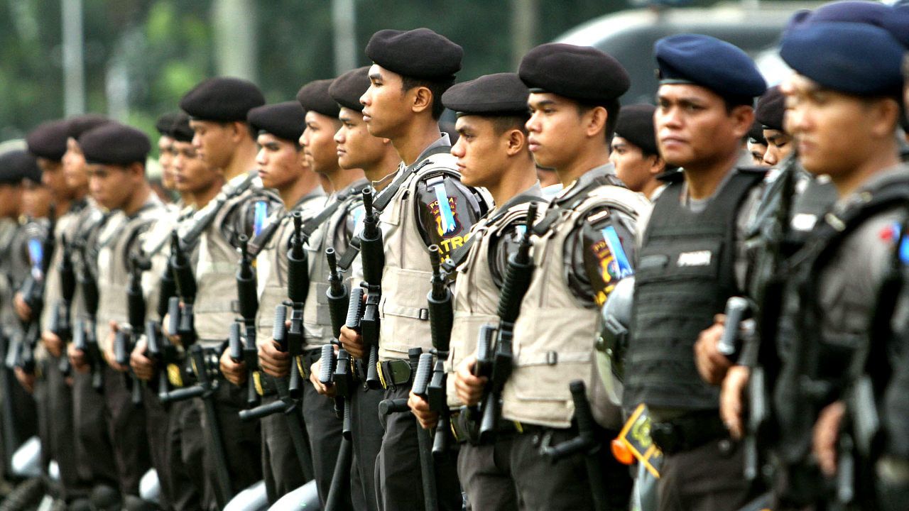 Seragam Satpam dan Polisi Sulit Dibedakan? Netizen: Bedainnya Gampang, Kalau Ramah Itu Satpam...