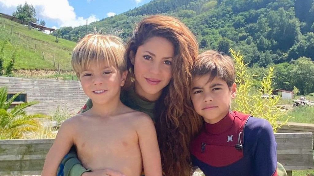 Niat Mau Piknik, Penyanyi Shakira dan Anaknya Malah Diserang Babi Hutan di Taman Barcelona