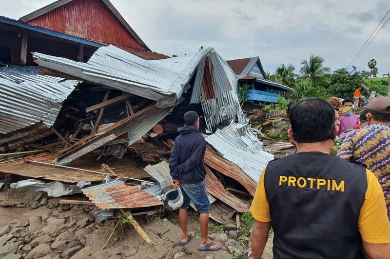Plt Gubernur Gerak Cepat Bantu 3 Kabupaten di Sulsel yang Terendam Banjir