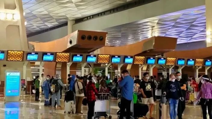 Cerita Penumpang Bandara Soekarno Hatta Jelang Nataru: Tiket Naik 20 Persen