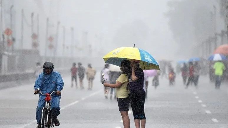 Siang Hari, Jakarta Bakal Diguyur Hujan Disertai Petir