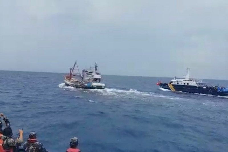 KKP Kejar-Kejaran dengan Kapal Pencuri Ikan di Natuna Utara