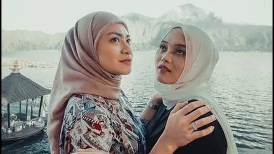 Diduga Sindir Nathalie Holscher Lepas Hijab, Putri Delina Malah Dirujak Netizen: Mending Diam!