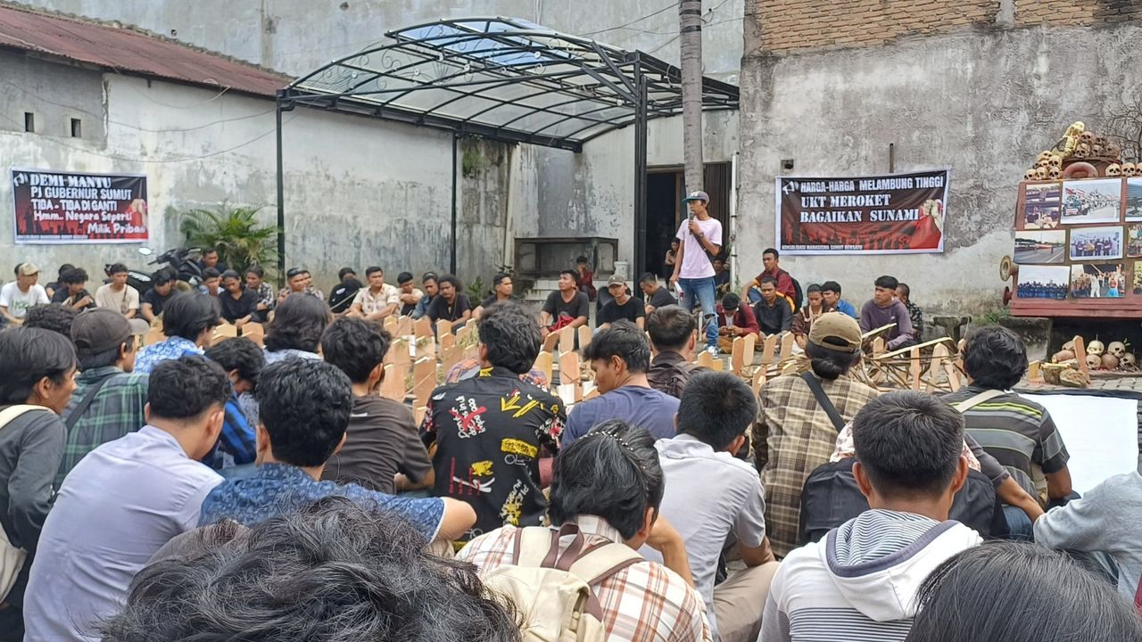 Momen Keluarga Jokowi Disindir Demonstran di Medan