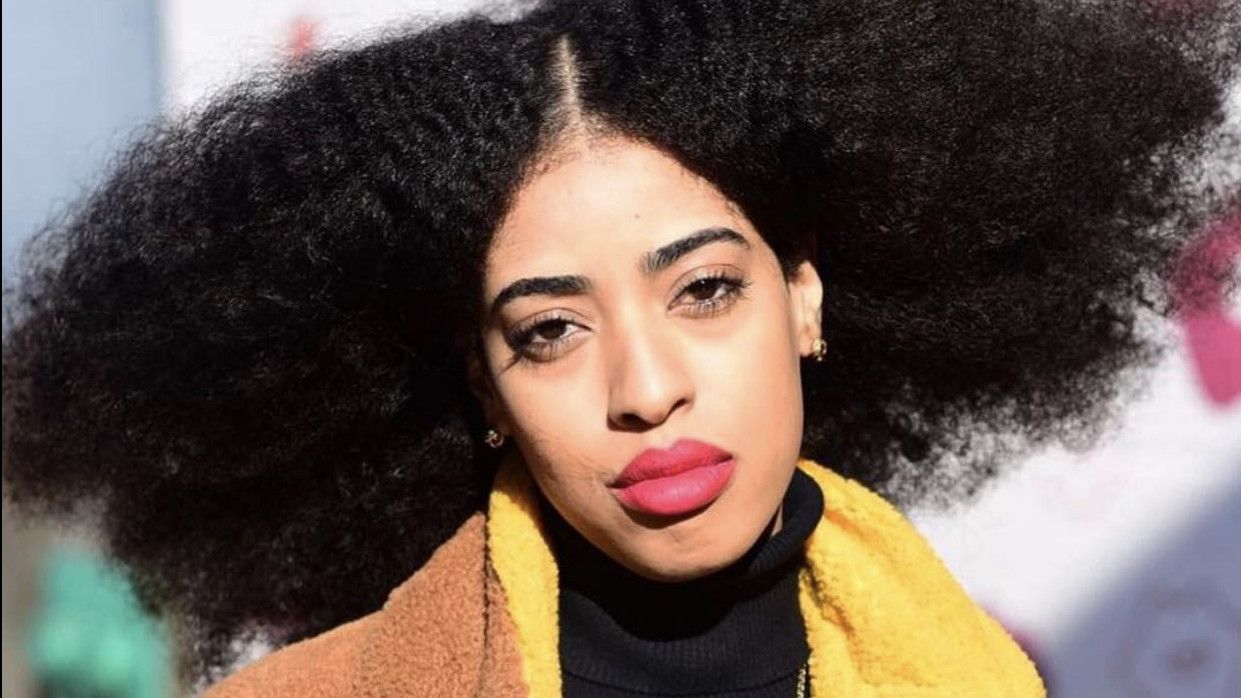 Punya Rambut Afro Terbesar, Wanita Asal AS Catatkan Rekor Dunia