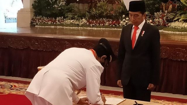 Sultan Hamengkubuwono X dan Paduka Paku Alam X Resmi Jabat Gubernur-Wakil Gubernur DIY 2022-2027