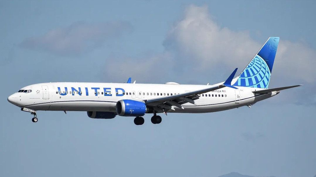 Penumpang Bagikan Ancaman Bom Lewat Airdrop, United Airlines Terpaksa Mendarat Darurat