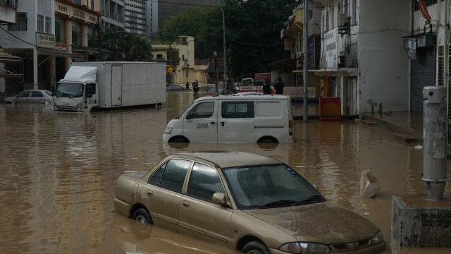 Kuala Lumpur Banjir, Genangi Jalan Tol Hingga 14.716 Warga Mengungsi
