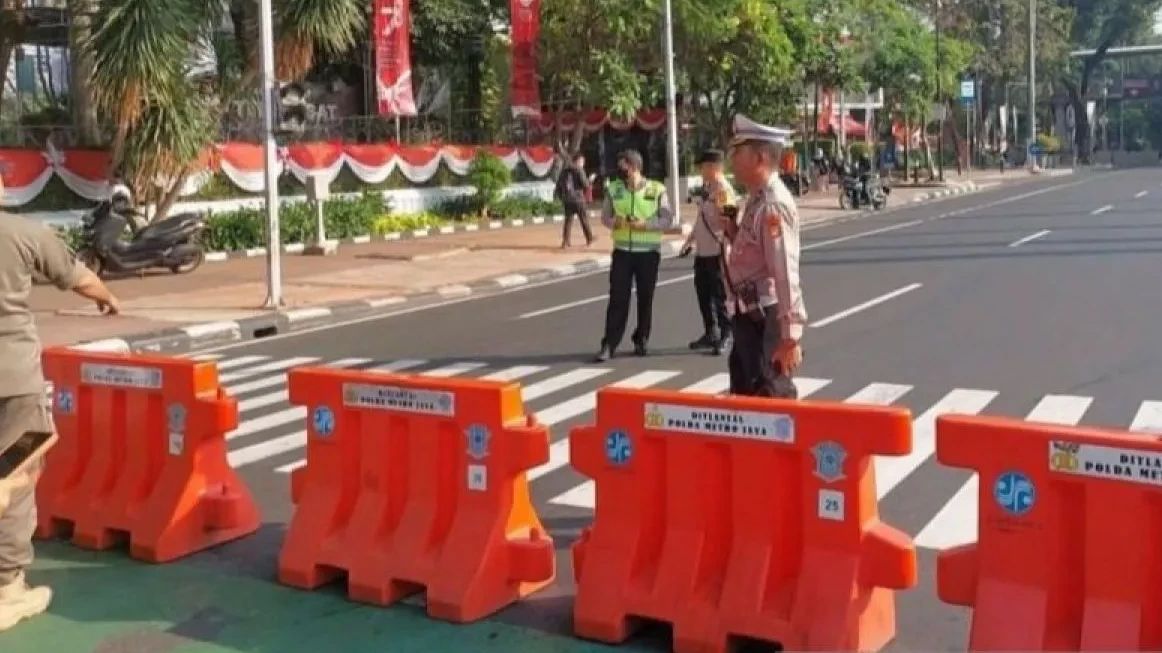 1.270 Personel Gabungan Amankan Demo Buruh di Patung Kuda Jakpus