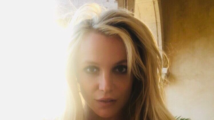 Usai Pamer Video Tunangan, Britney Spears Nonaktifkan Akun Instagram, Kenapa?