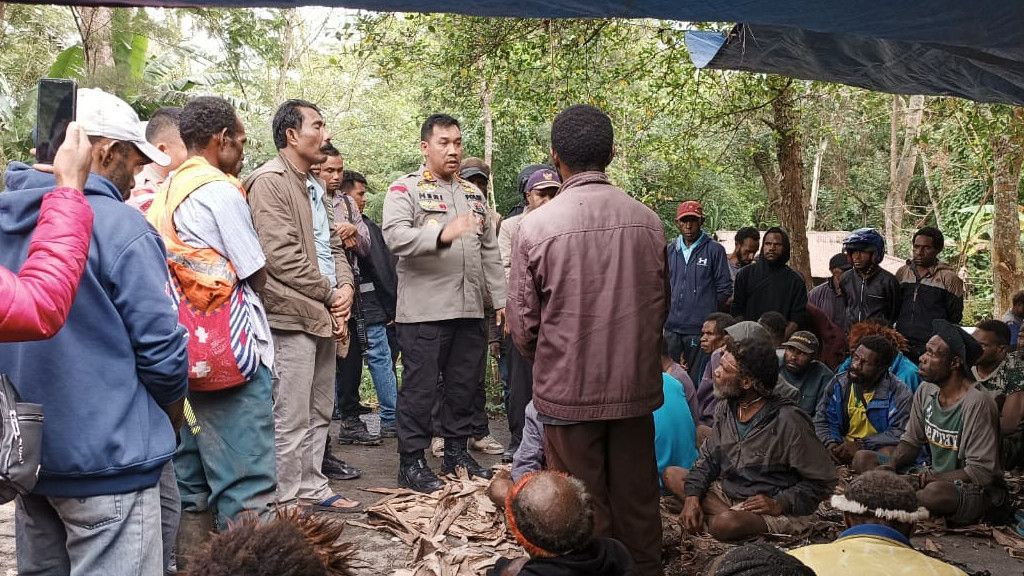 Termakan Hoaks, Warga Papua Serang Kantor Koramil Kurulu dan Bakar Rumah