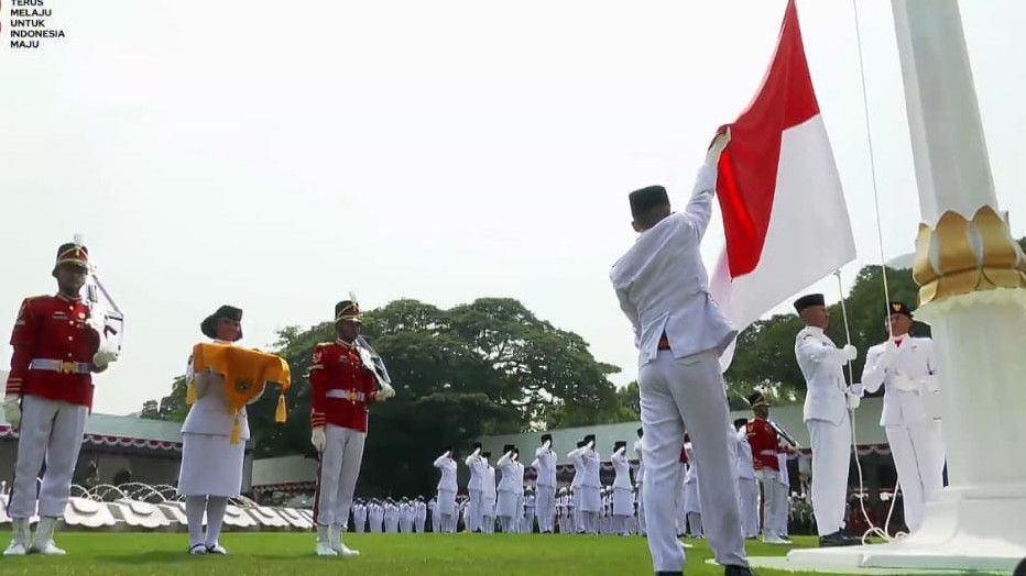 Detik-detik Sang Merah Putih Dikibarkan Saat Upacara HUT RI ke-78 di Istana Negara