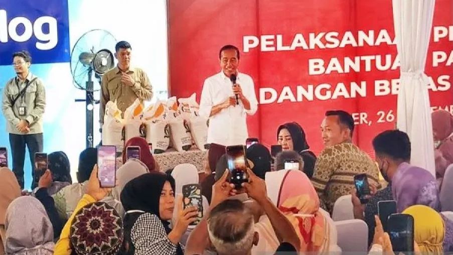 Jokowi Pastikan Bantuan Beras 10 Kg Berlangsung Sampai Akhir Tahun