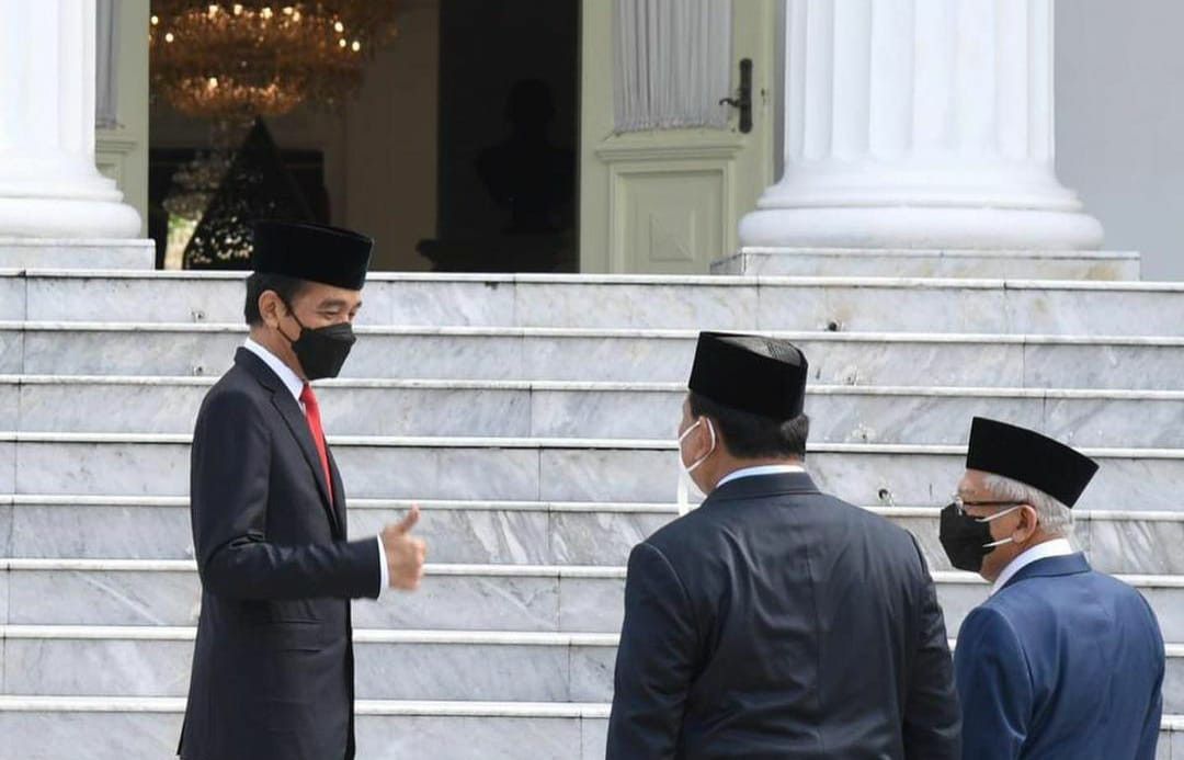 Prabowo Unggah Foto Jokowi Acungkan Jempol, Netizen: Sampaikan Hari Ini Rakyatnya Sedang Menderita
