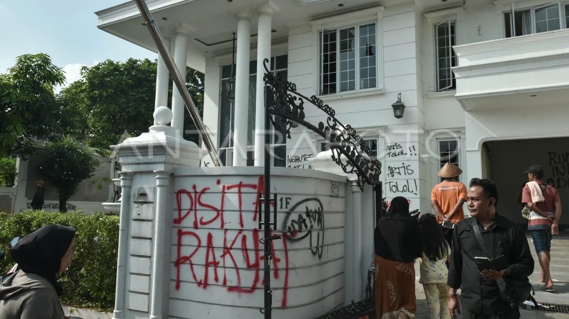 12 Orang Jadi Tersangka Kasus Penjarahan Rumah Uya Kuya di Duren Sawit Jaktim